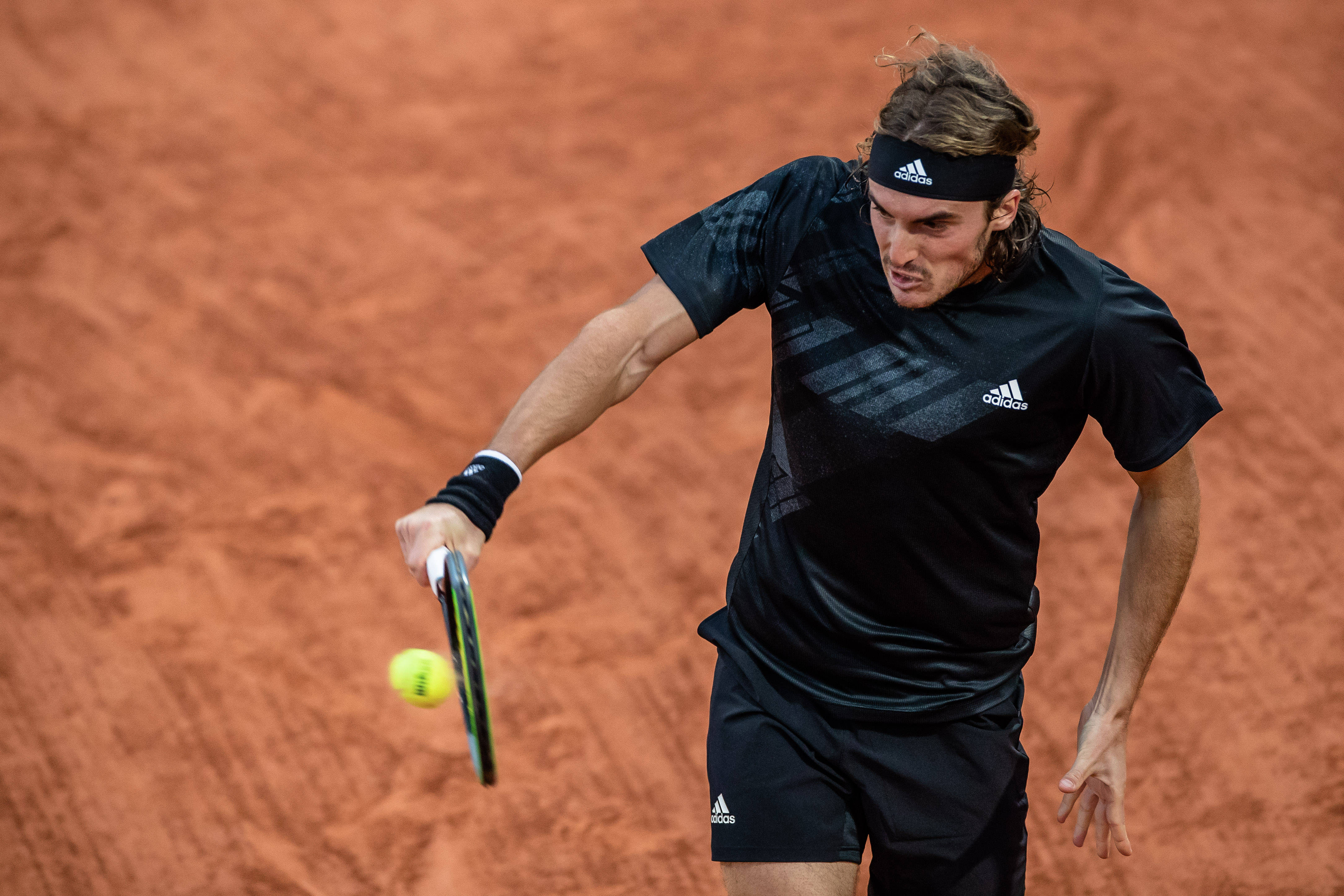 德国网球队轻取世界网球队，西西帕斯一己之力扛起全队