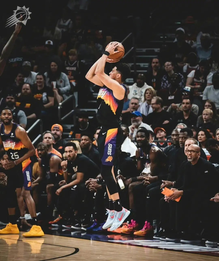 尼克斯绝杀国王,哈里斯三分雨点燃全场的简单介绍 尼克斯绝杀国王,哈里斯三分雨点燃全场的简单介绍