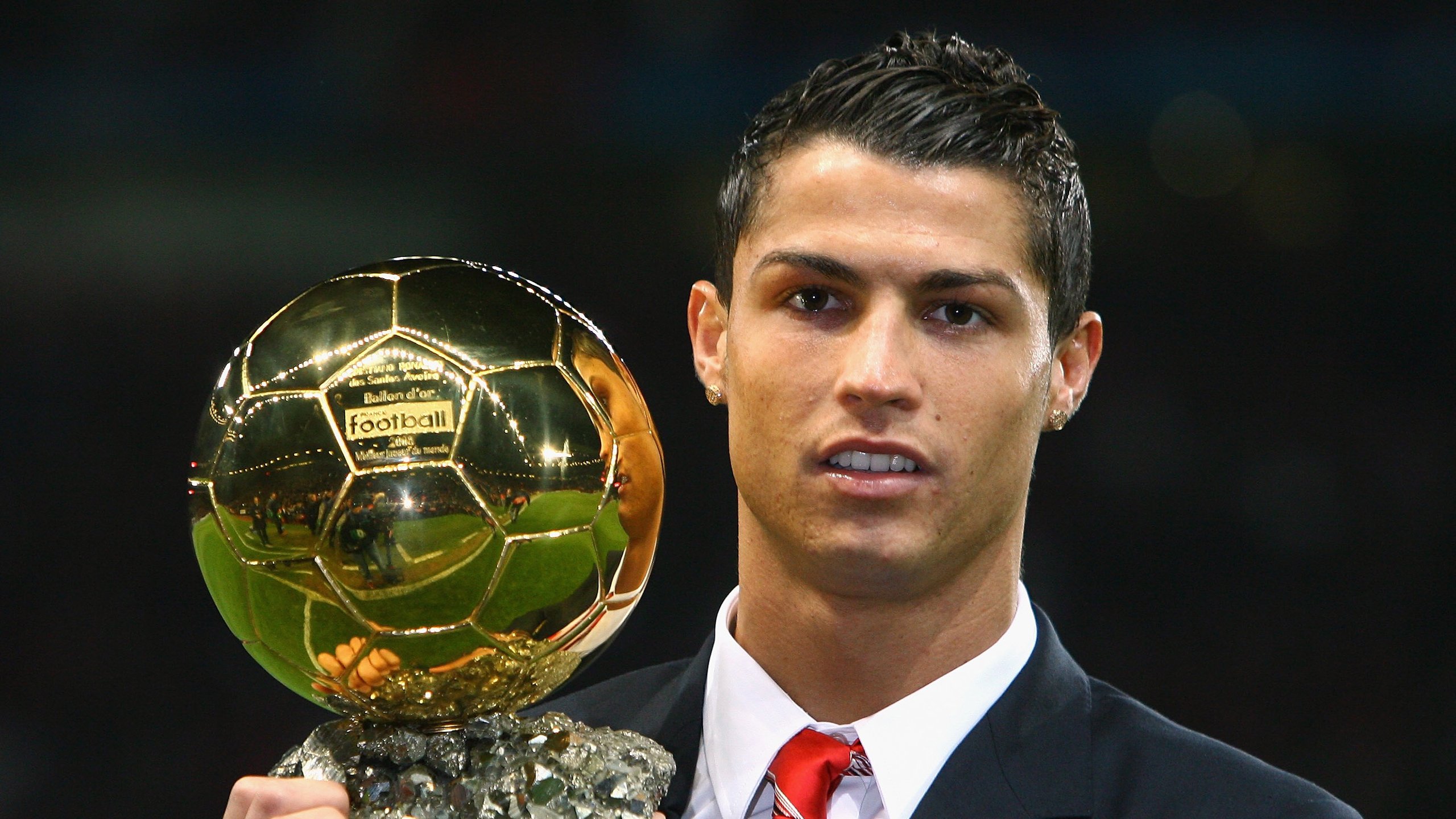 当桑巴铁腰化身南美利刃，卡塞米罗爆发导演智利逆袭，多特蒙德黄金防线一夜倾颓